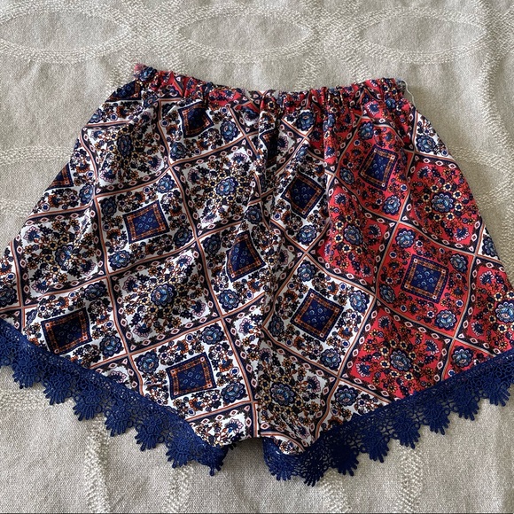 SOLD🚨 CHARLOTTE RUSSE GUC Bohemian High Waisted Silk Shorts - Picture 5 of 5